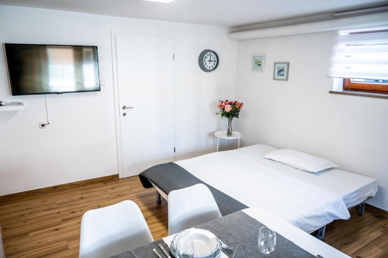 Apartments Krasna ポストイナ エクステリア 写真